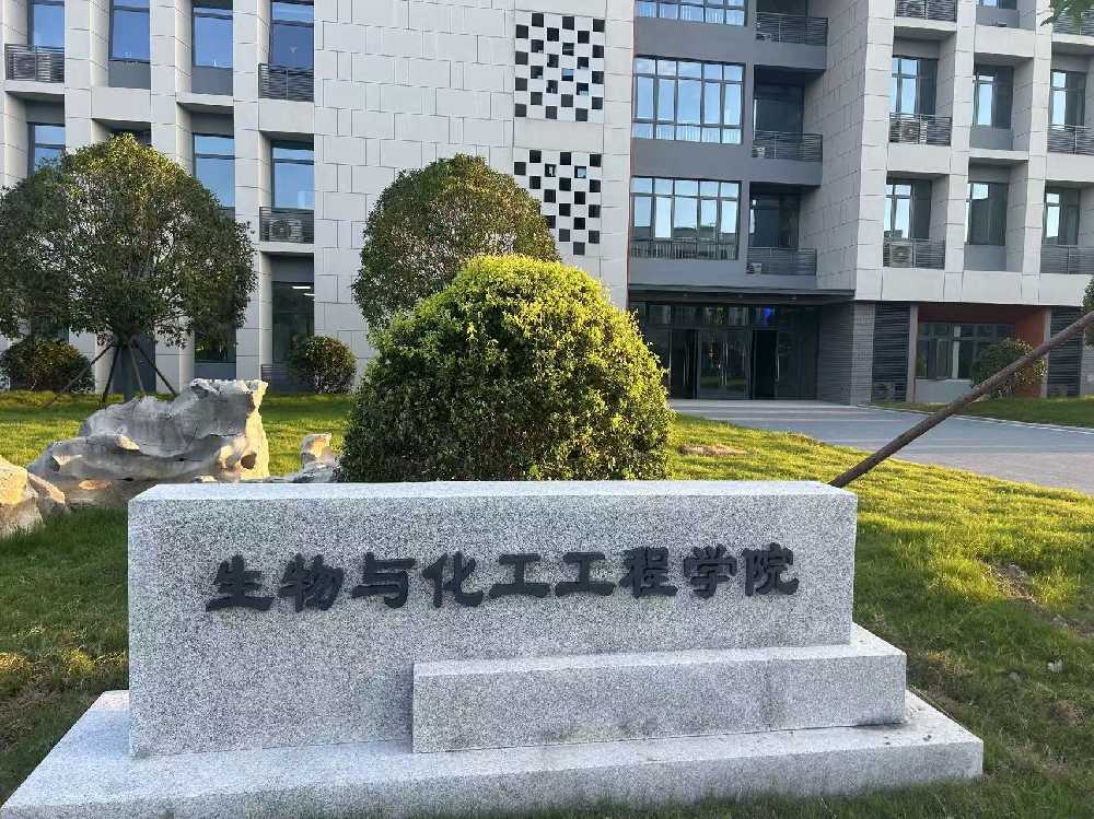 老边区扬州职业大学体育场高杆灯项目